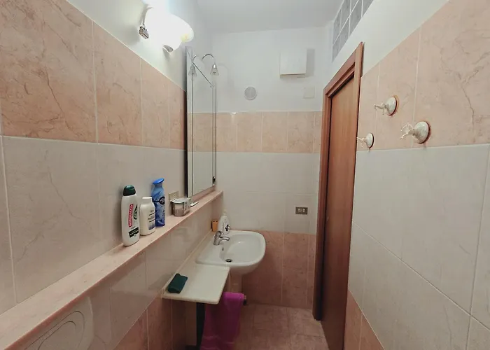 Berlino Apartment, Posto Auto Giulug Rif A206 * 阿斯科利港